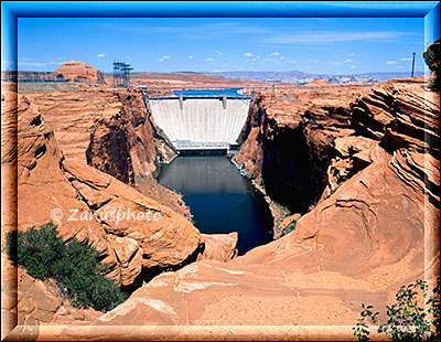 Ansicht des Glen Canyon Dam mit der Staumauer