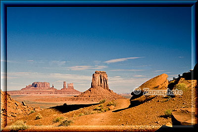 Aus dem North Window schauen wir ins Monument Valley