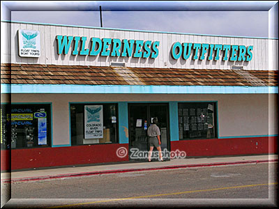 In Page ist auch dieser Wilderness Outfitter mit seinen Angeboten zu finden