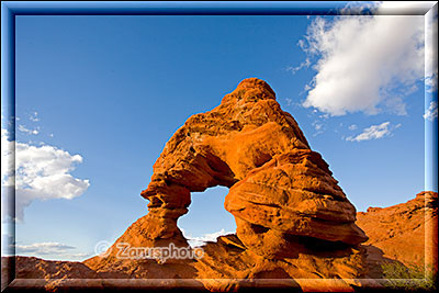 Ein Arch im Abendlicht, im Bereich der Great Wall Area nahe am Highway 89