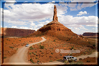 Tief ins Valley eingetaucht finden wir eine tolle Felsnadel neben der Road des Valley of the Gods