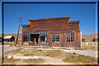 Bodie Ghosttown mit einzelnem Geschäftshaus