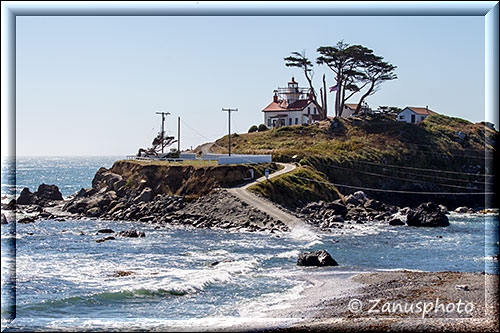 Crescent City Lighthouse auf kleiner Insel