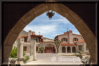 Death Valley, wir sind am Scottys Castle Bereich angekommen