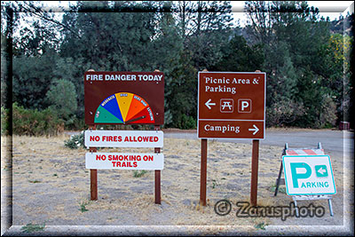Pinnacles National Park, Hinweisschilder nennen die hier vorhandene Feuergefahr