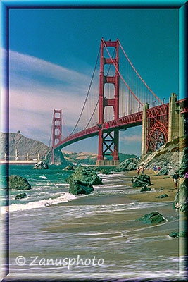 San Francisco, Ansicht der Golden Gate Bridge vom Sandstrand der Baker Beach