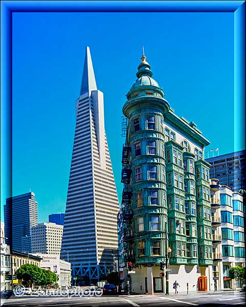 San Francisco 2, in der Ansicht, modernes Hochhaus und davor altes Hochhaus das Sentinel Building