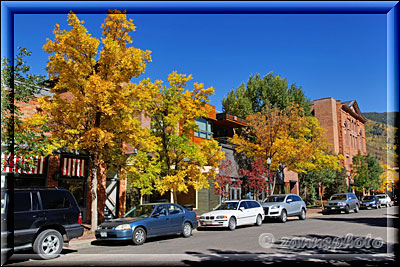 Aspen, parkende Autos in einer Seitenstrasse