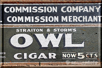 Aspen, alte Reklametafel mit Werbung für Cigaretten