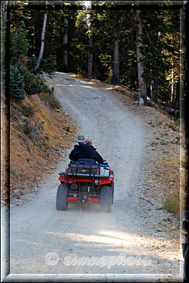 Ein ATV-Fahrzeug hat uns gerade überholt