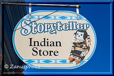 "Storyteller" Indian Store an einem Geschäftseingang