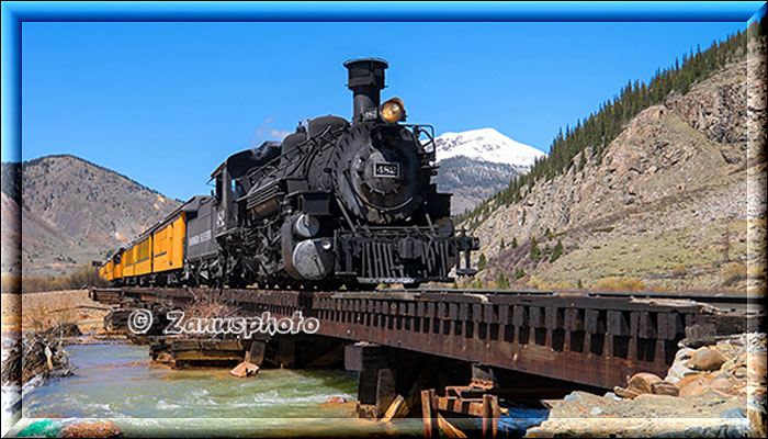 Silverton, der Train überquert gerade die Animas River Bridge