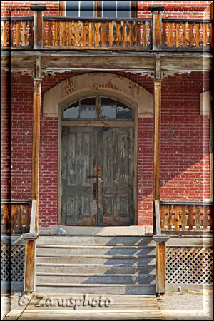 Eingangstor des Hotel Meade in Ghosttown Bannack