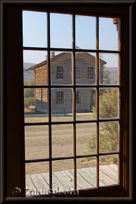 Blick auf das Haus der Gibson Family in Ghosttown Bannack