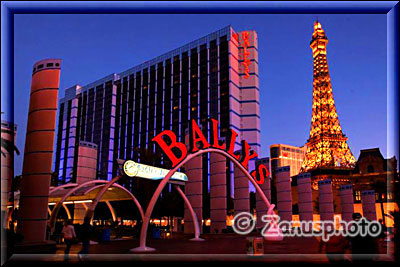 Ballys Casino mit Eifel Tower im Hintergrund