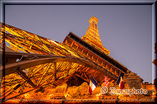 Eifel Tower zur blauen Stunde