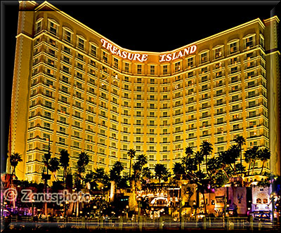 Nachtansicht des Treasure Island Hotel