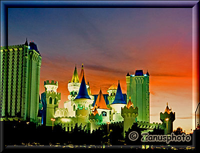 Sunset hinter dem Excalibur Hotel