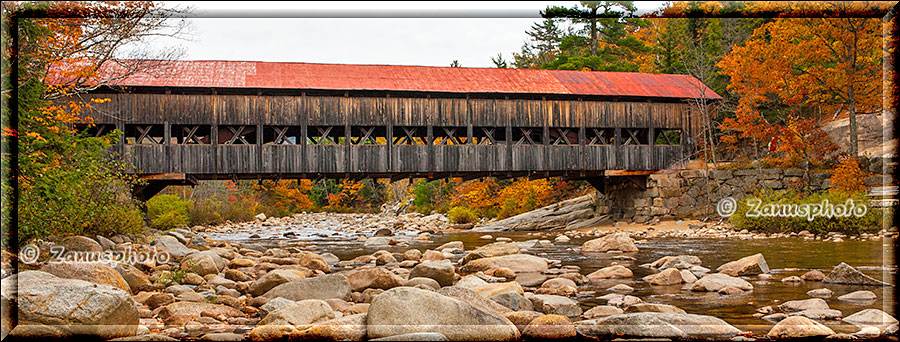 Covered Bridge im Herbst