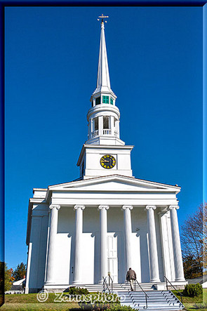New England - Maine, sehr schöne weisse Kirche in Ellsworth