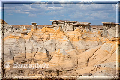 Immer farbiger werden die kleinen Hoodoos am Hang vor uns