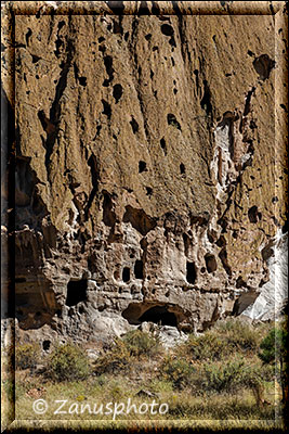 Weitere Caves zeigen sich an den Felswänden