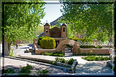 Kirchenanlage in Chimayo am frühen Morgen