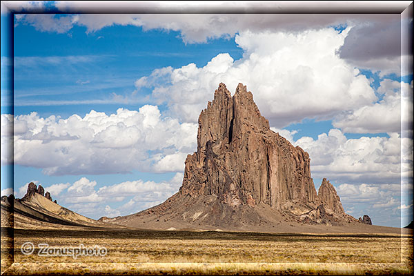 Shiprock, ein Felsendom nahe der gleichnamigen Town