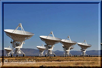 VLA-Observatory mit den Parabolspiegeln direkt vor der Kamera