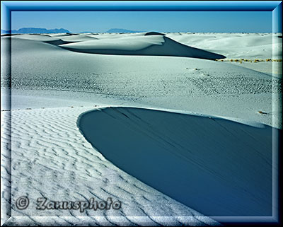 White Sands, grosse Düne teils in der Sonne, teils im Schatten