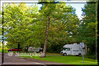 Camper steht auf Campsite