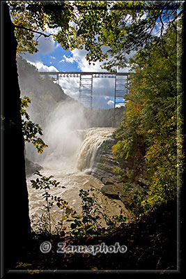 Das Portage Viadukt mit dem Upper Fall des Genesee River