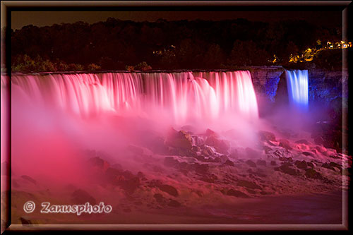 American Falls mit nächtlicher Illumination