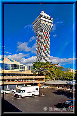 Unser Wohnmobil mit dem Casinoturm in der Town of Niagara