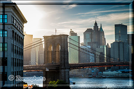 New York City - Brooklyn, blaue Stunde über der Brooklyn Bridge