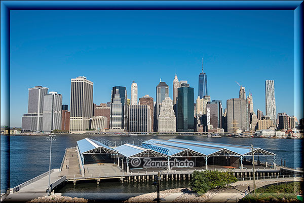 New York City - Brooklyn, von Brooklyn aus nach Manhattan gesehen