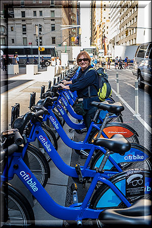 Blaue CityBikes an einer Verleihstation