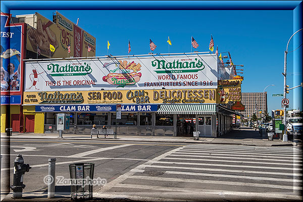 New York City - Coney Island - würstchenbratereihaus gegenüber der Stillwell Ave Station