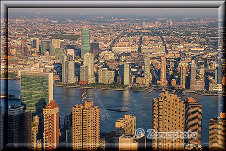 New York City - Empire State Building, ĂŒber den East River nach Long Island City gesehen