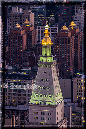 Beleuchtete Turmspitze in New York