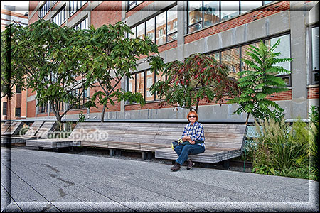 New York City - High Line Park, Ruhebänke die auf Schienen gebaut sind