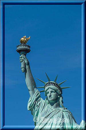 New York City - Liberty Island, Miss Liberty mit der goldenen Fackel in der Hand