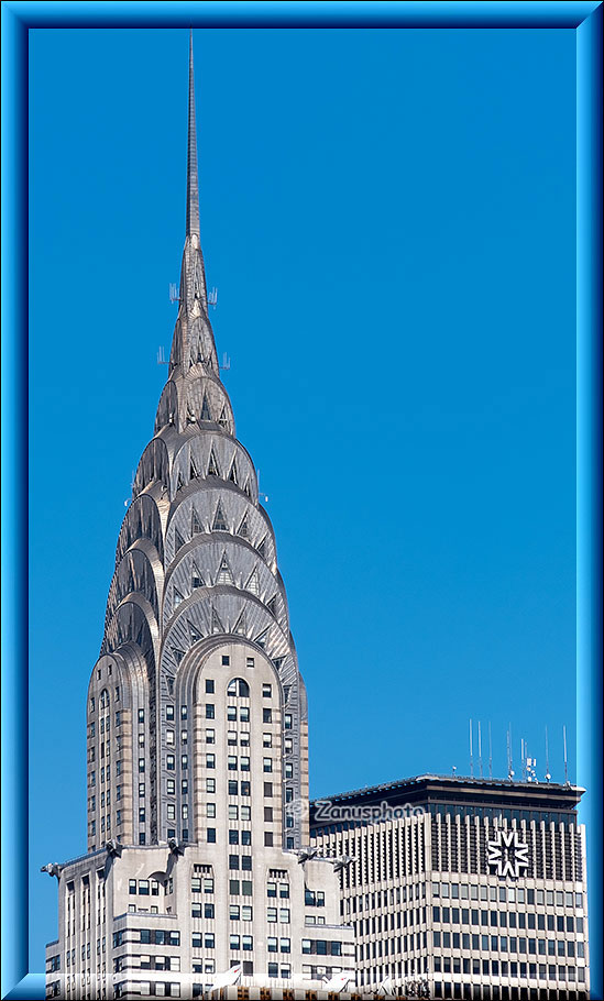 New York City - Circle Line - das Crysler Building nahe dem East River Ufer