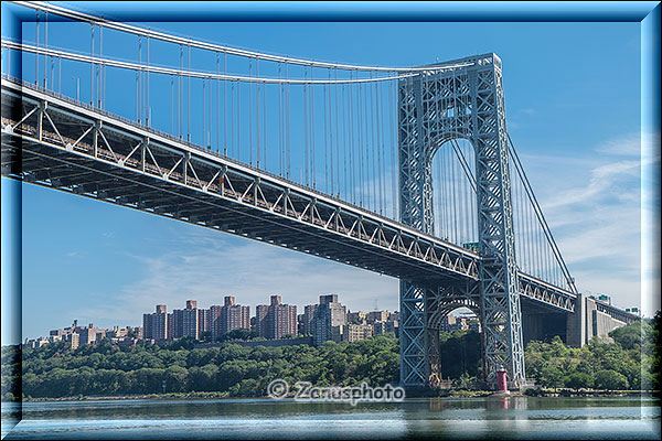 Unter der Washington Bridge hindurch fahren wir Richtung Circle Line Pier