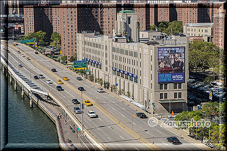New York City, ein Blick auf den FDR Drive Highway