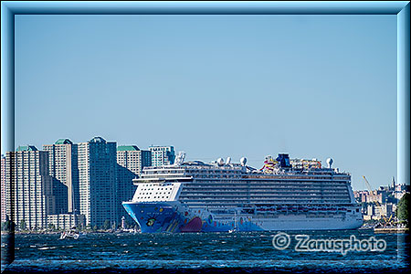 New York City, Kreuzfahrtschiff auf dem Hudson River