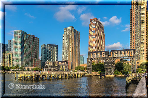New York City - Queens, Long Island City am Ostufer des East River gelegen