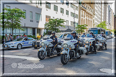 New York City - Steubenparade, die Polizei ist mit einer Motoradstaffel an der Parade beteiligt