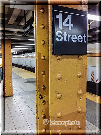 New York City - Subway fahren, Stahlträger in einer Metro Station