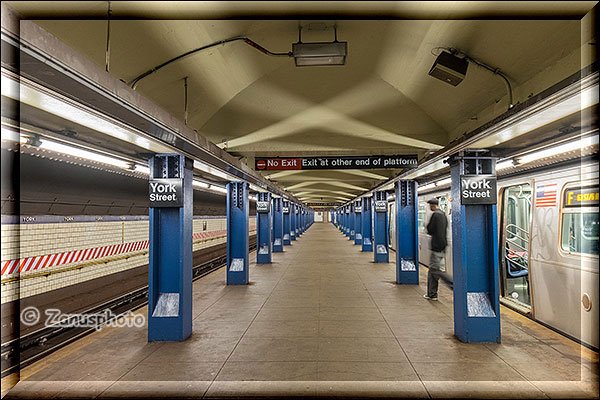 New York City - Subway fahren, die Station York Street der Subway